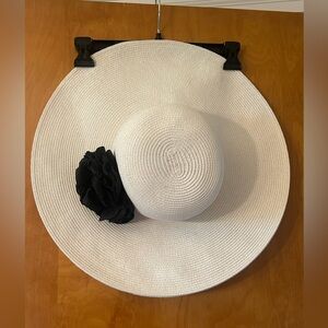 Gorgeous women’s white summer hat